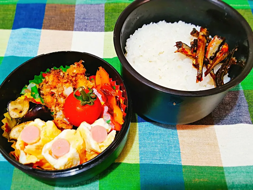 お弁当。タラのタルタルフライとウインナー卵焼きとパプリカおかかとなすの煮浸し。|エリカさん