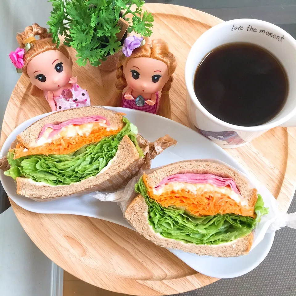 Snapdishの料理写真:8/1❤︎卵サラダ&ボロニアソーセージハム❤︎お野菜amoサンド|Makinsさん