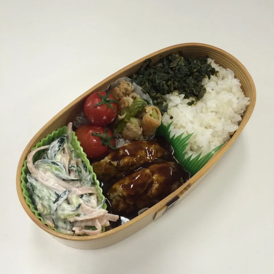 Snapdishの料理写真:弁当（ハンバーグ、豚巻きアスパラ、ハムとキュウリのサラダ、プチトマト、木胡椒佃煮）|SasaMasa213さん