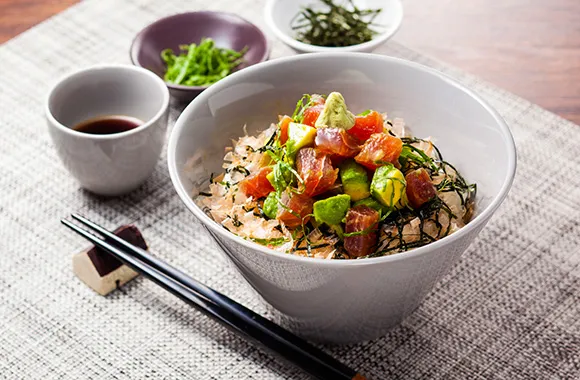 まぐろとアボカドの鉄火丼|いいだし、いい鰹節。ヤマキさん