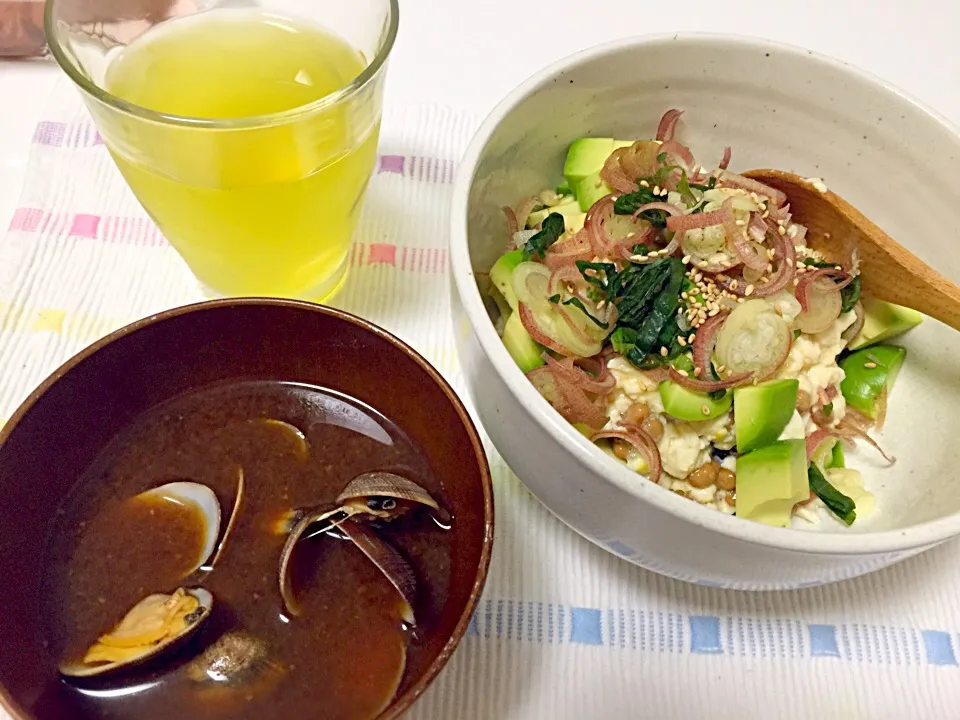 アボカド豆腐納豆丼とあさりのお味噌汁|🍅Mom.さん