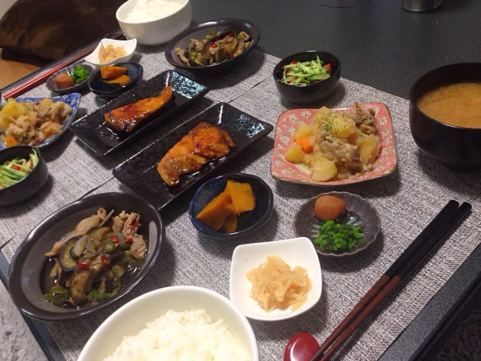 和食🍱
ブリの照り焼き
なめこの味噌汁
なすとピーマンのオイスター炒め
肉じゃが
他|ちえぞさん