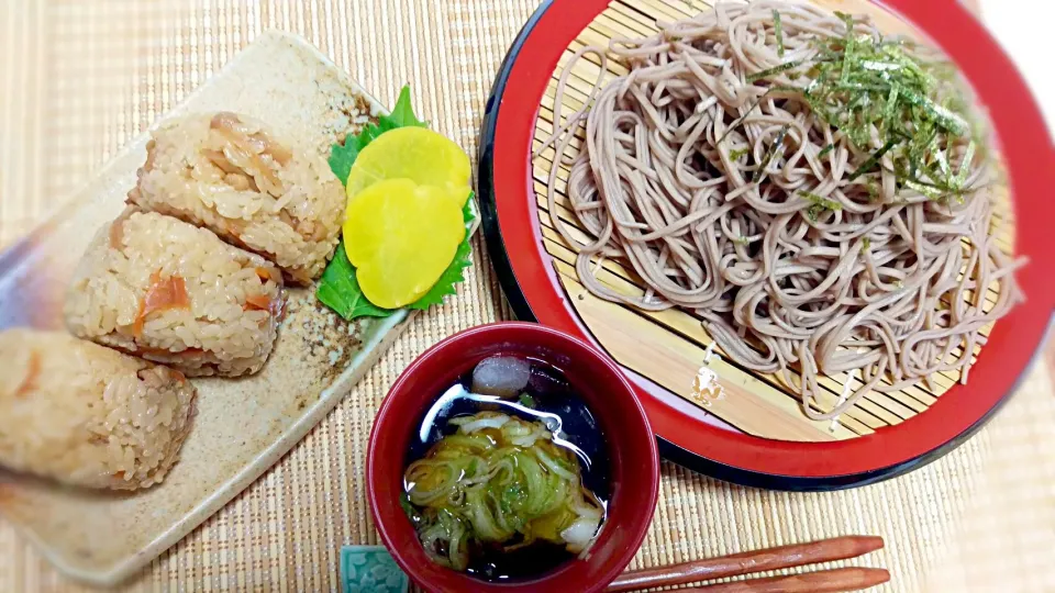 ☆ざる蕎麦☆かしわおにぎり|わかなさん