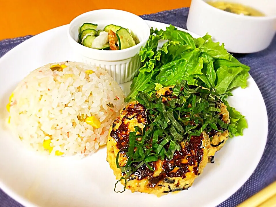 コーン炊き込みピラフ、照り焼き豆腐ハンバーグ、胡瓜とちくわの胡麻酢和え❃dinner❃|tokkoさん