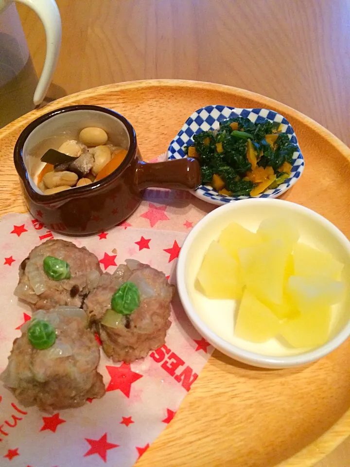 Snapdishの料理写真:離乳食後期(1歳1ヵ月)
～8/1夕飯～
☆しゅうまい
☆五目豆
☆小松菜人参おひたし
☆煮りんご
☆軟飯120g|airi-nさん