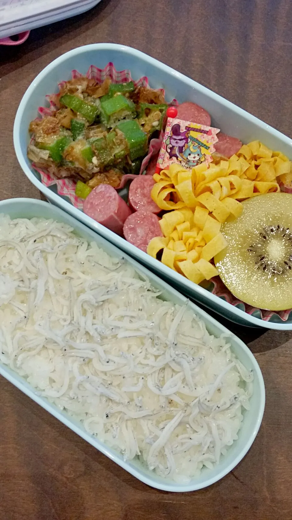 Snapdishの料理写真:今日から長女も学童弁当☆しらすご飯🍱|unotacoさん