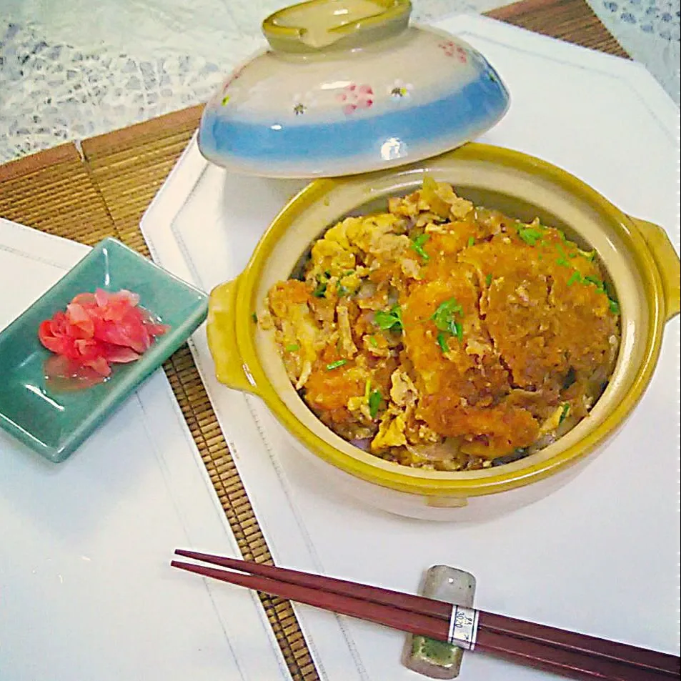 Snapdishの料理写真:chicken katsudon for dinner....itadakimasu...🐣|Tezu Ropezuさん