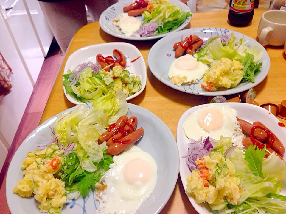 実家の朝ご飯🍳|えいぽんさん