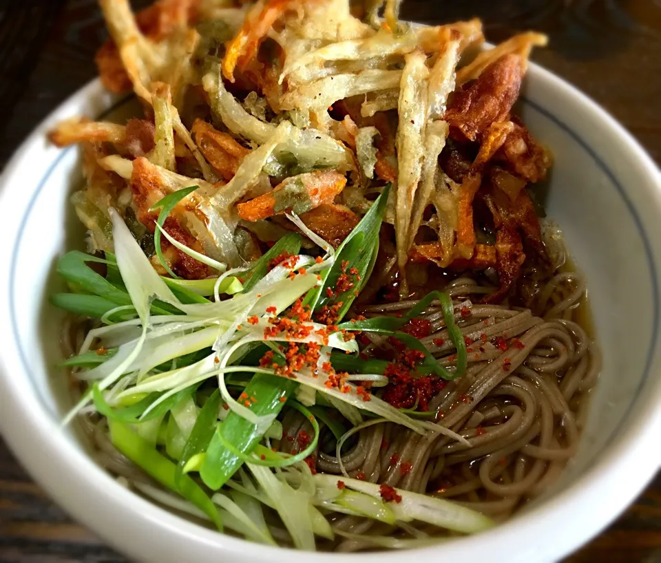 昼、また麺。野菜不足だから…
「Bigな野菜かき揚げ蕎麦」|muutさん