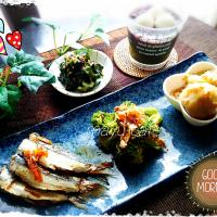 母ご飯❤いわしの生姜煮・ブロッコリーの胡麻和え・里芋のそぼろあんかけ柚子風味・きゅうりとわかめの酢の物・濃厚抹茶ゼリー白玉あずきのせ🌟いつもあ～美味しい😃って言いながら食べてるそうです🎵また作ってあげたくなる娘です🌟