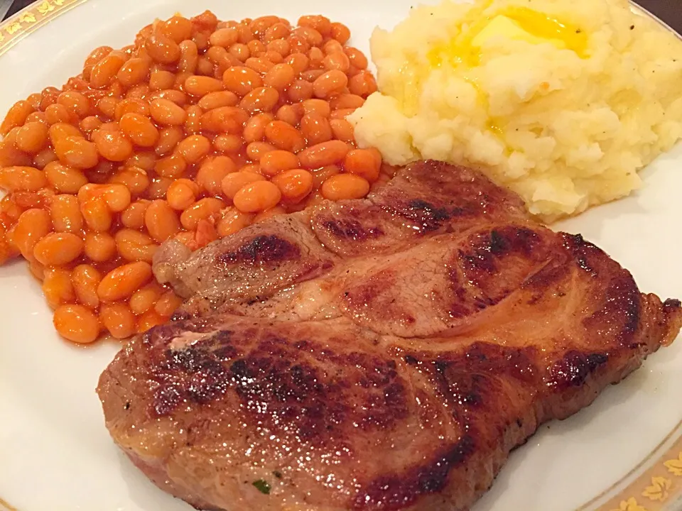 Molasses brined Pork steak, beans & mashed potatoes|Chris Shannonさん