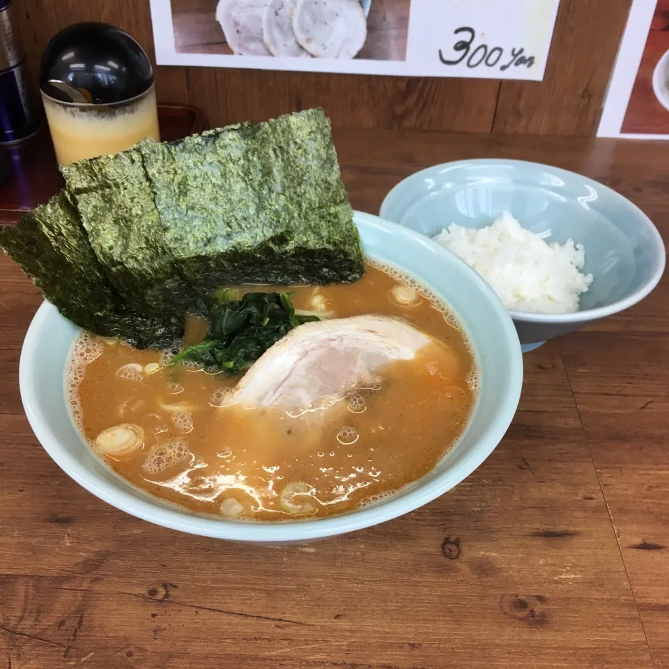 豚骨味噌ラーメン サービスライスは小盛りで|美也子さん