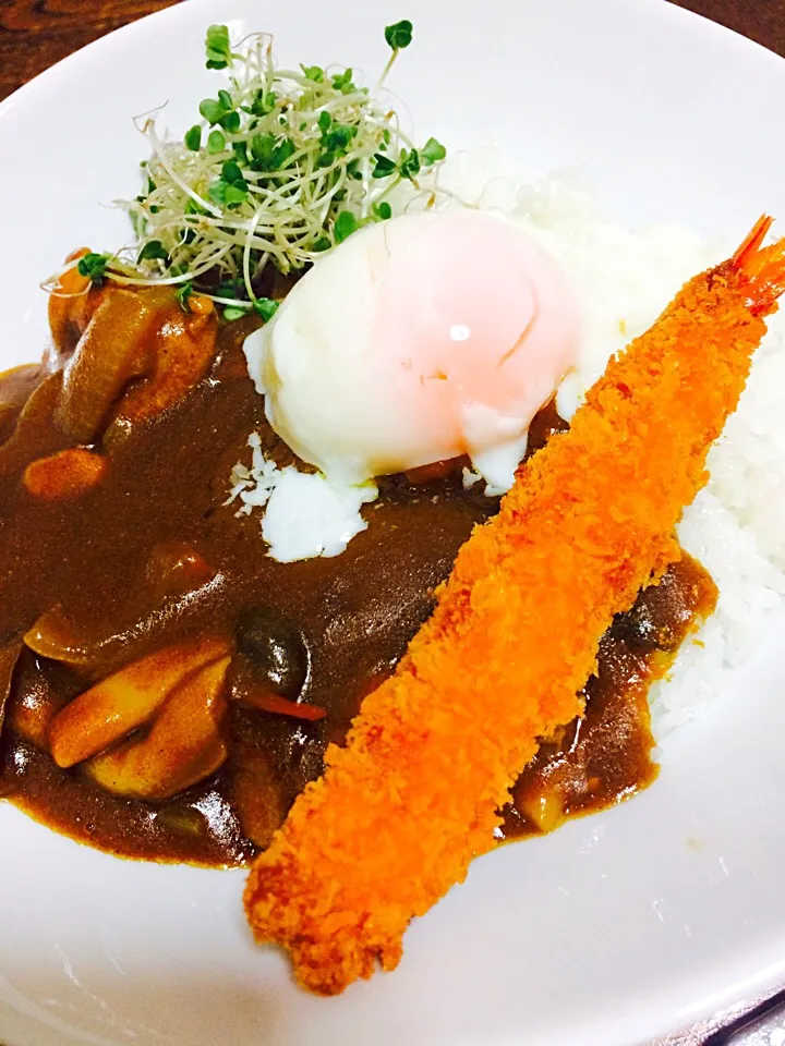 Snapdishの料理写真:きのことトマトのチキンカレー♬
温泉卵、エビフライ、ブロッコリースーパースプラウトのせて|ao_nekoさん