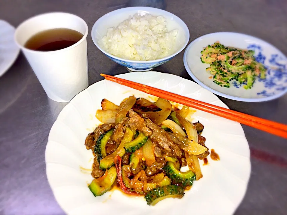 ゴーヤと牛の中華風炒め。牛はタレを揉み込んでから、小麦粉をつけて焼き炒めに。|mikaさん