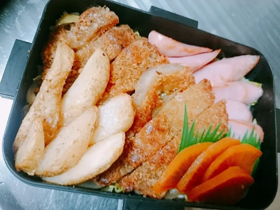 Snapdishの料理写真:トンカツ弁当のっけ弁(๑>؂•̀๑)ﾃﾍﾍﾟﾛ|Yukaさん