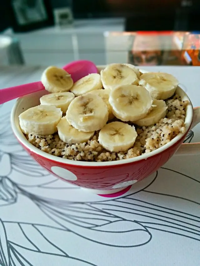 cous cous with banana, almond and poppy #couscous #breakfast #almond #banana #beststartoftheday #energy #stayfit|LucieFoodさん