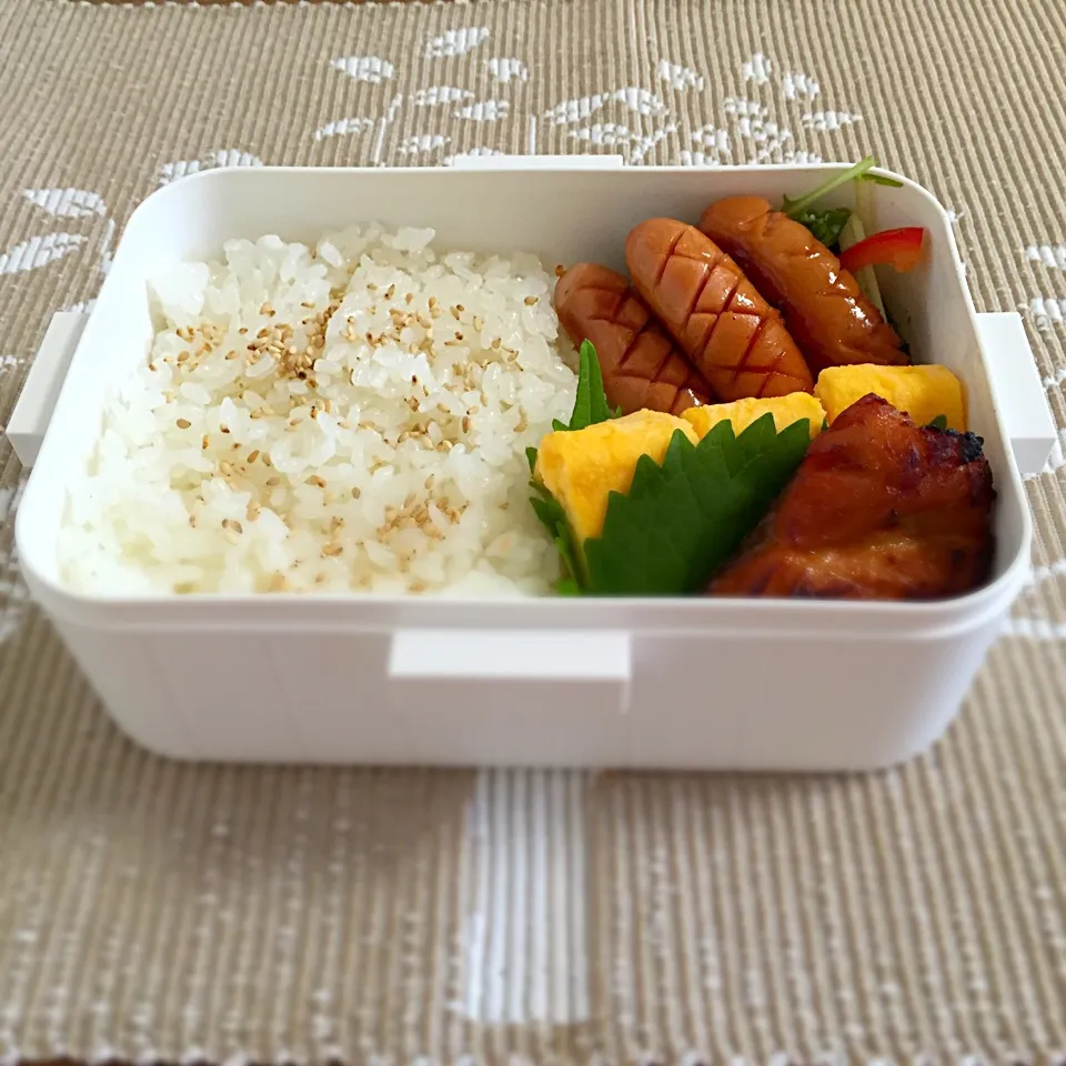 今日の旦那様お弁当(◍•ᴗ•◍)
味醂鮭とソーセージお弁|あさこさん