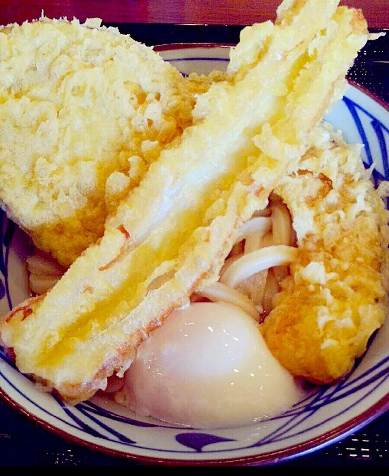 Snapdishの料理写真:朝食にうどんと思いオーダーしたものの天ぷらのトッピングが多すぎたなぁ〜|zeroweb_bossさん