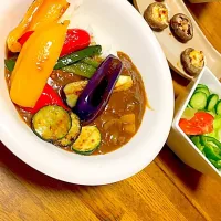 Snapdishの料理写真:夏野菜たっぷりカレー|たさん