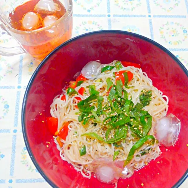 ノンストップで見たトマトと大葉の和風パスタを素麺で普通に和風w|うたかた。さん