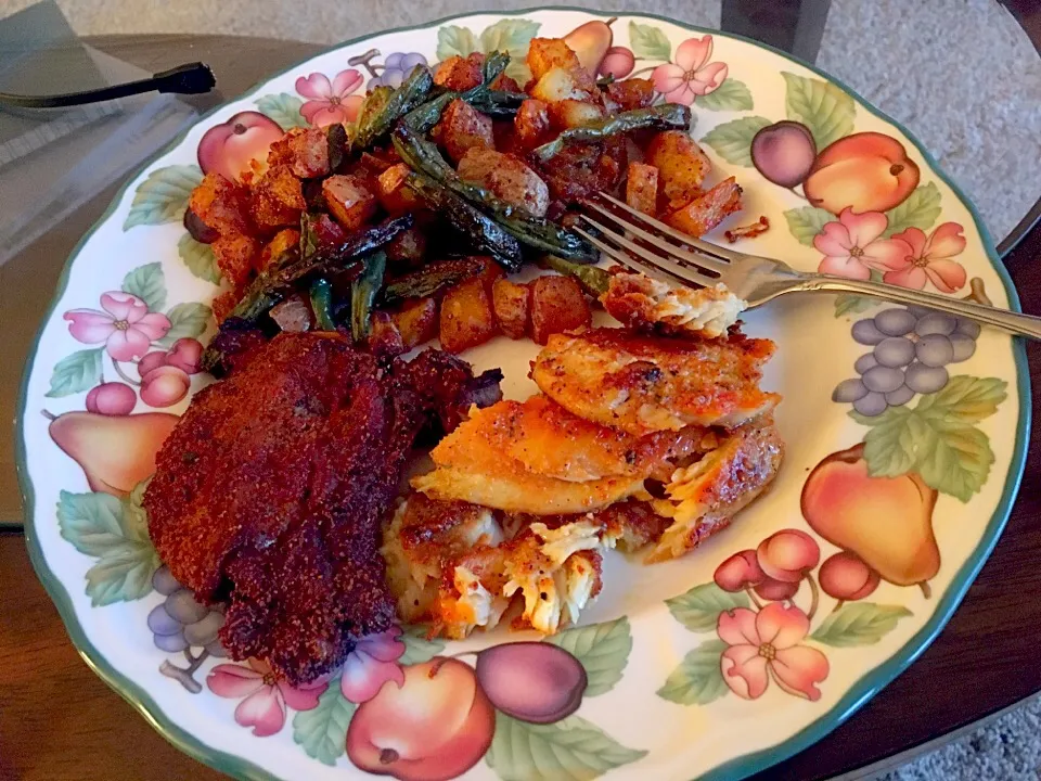 Pan Seared Tilapia, Oven Baked Pork Chops, Oven Roasted Potatoes and Green Beans|Rafael Pachecoさん