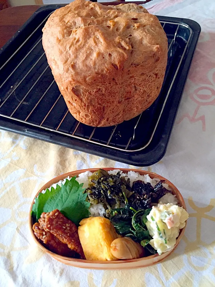 朝焼き黒糖くるみ食パン🍞と自分お弁当(n´—｀n)|さくたえさん