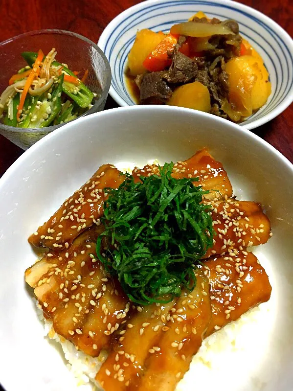 鰯の蒲焼丼と肉じゃがと和え物。|＊みお＊さん