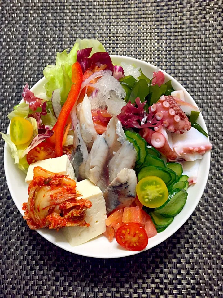 湘南盛りモリサラダ🐟〆鯵と凍り寒天のせのせ💕胡麻ポンでいただきます|葉っぱのおさらyokomamaさん