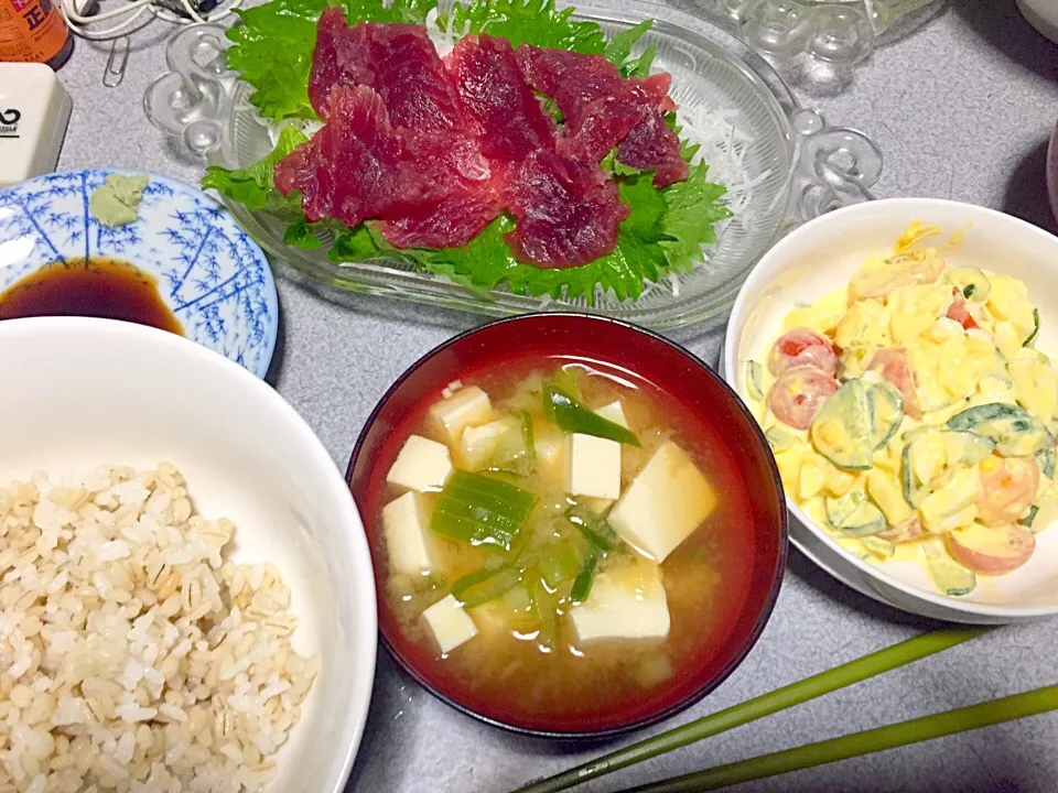 Snapdishの料理写真:もち麦飯、タマゴサラダ、九条ネギ豆腐味噌汁、生魚、しそ、ツマ|ms903さん