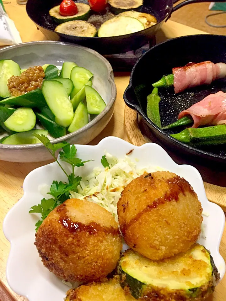 一人飲み3日目
ライスコロッケ
オクラベーコン
もろきゅう
ズッキーニのチーズ焼き|ミカさん