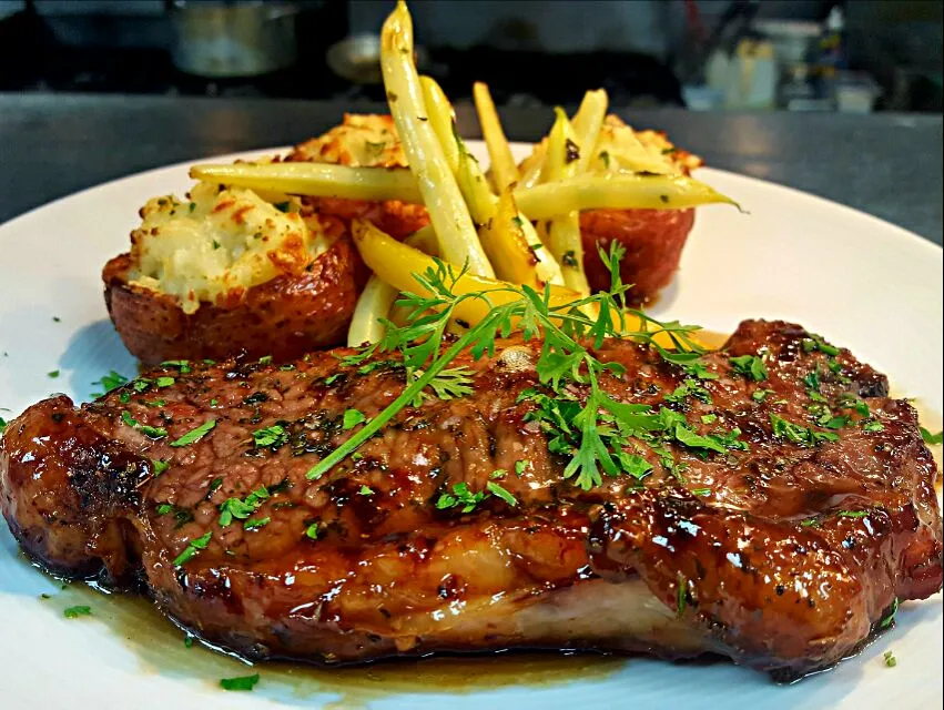 12oz whiskey glazed new york strip.....with trio baby red twice bakeds and yellow beans|chef Charlesさん