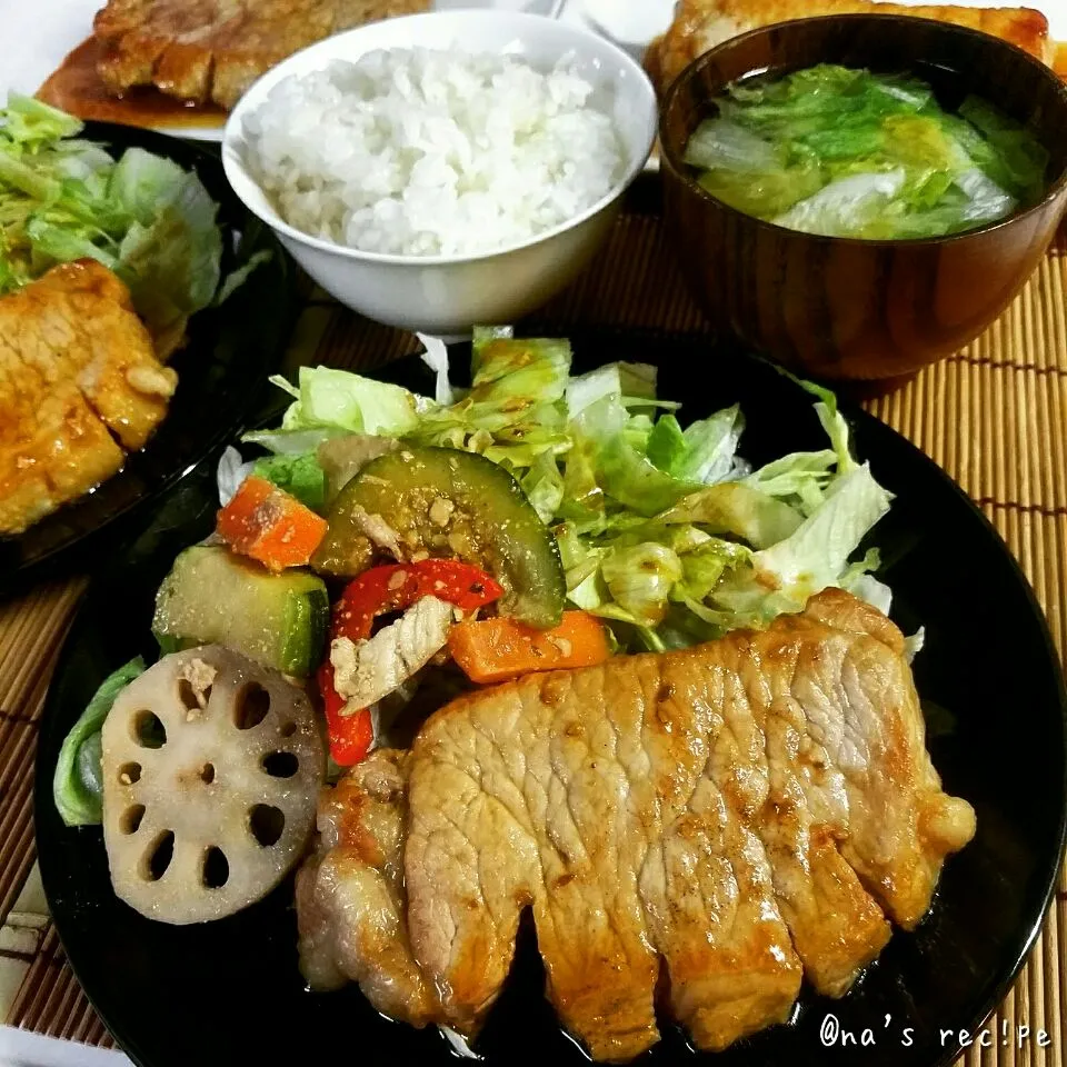 子供達の夜ごはん☺🍴

レタススープ
ポークのニンニク醤油ソテー
色々野菜炒め|Kashimanakitchenさん