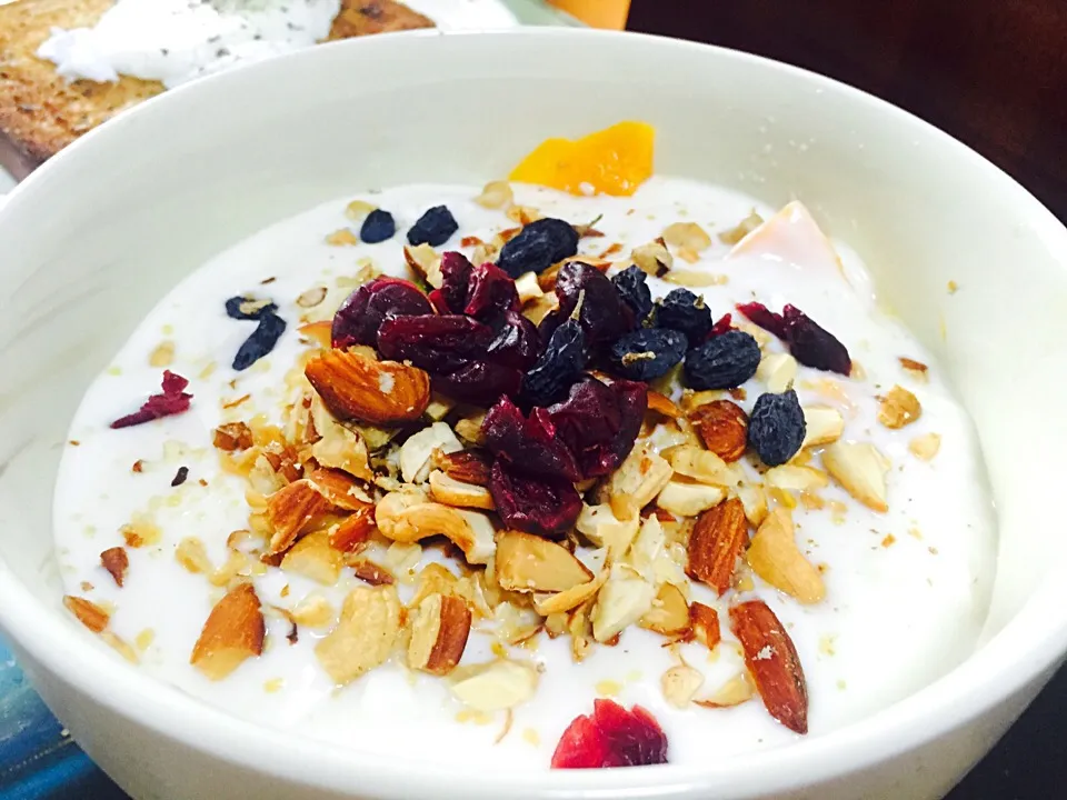 mixed nuts yogurt|londonfrogさん