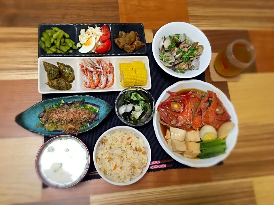 金目鯛のあら炊き
焼きナス
あさりの酒蒸し
マカロニサラダ
鶏肝煮
枝豆
とうもろこし
タコとワカメとキュウリの酢の物
鉄砲エビの塩茹で
バイ貝煮付け
豆乳汁
甘い揚げの混ぜごはん|ぼんぼんさん