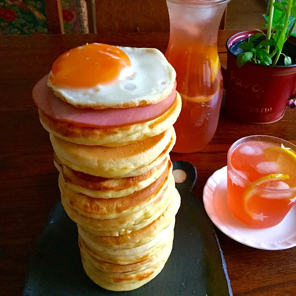 パンケーキタワー
焼きました
16枚を積んで、積んで〜〜
数回、ドターン😫
ようやく、成功
パンケーキタワーできました
今日のパンケーキは
リコッタチーズ入りです|ゆかモンさん