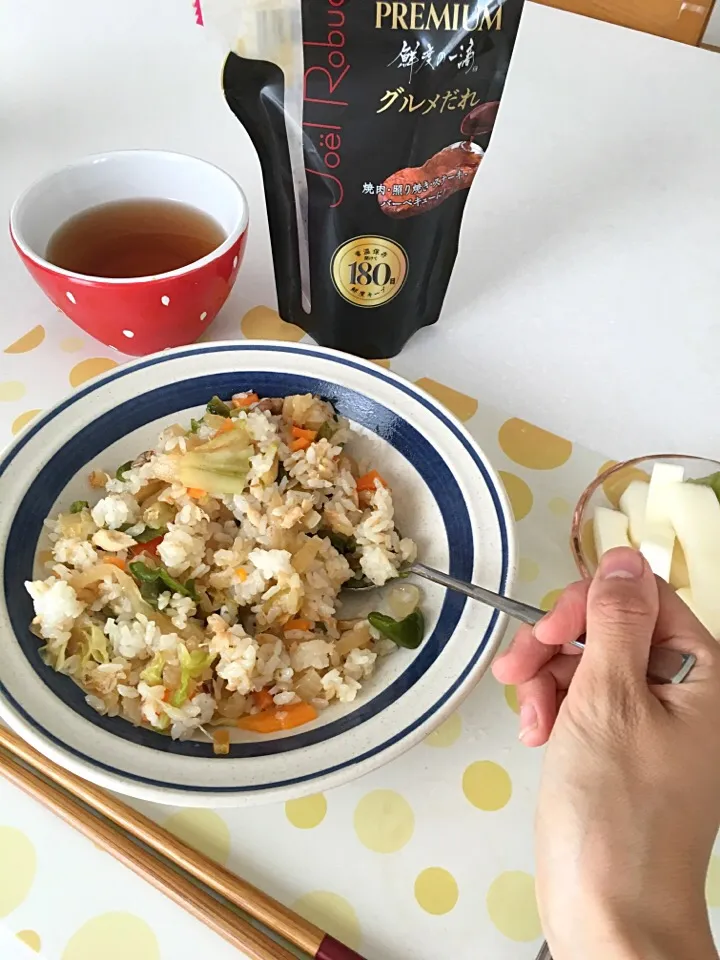 【夏休みのお昼ご飯】ヤマサ鮮度一滴グルメダレで、野菜炒めをリメイクチャーハン|やっこさん