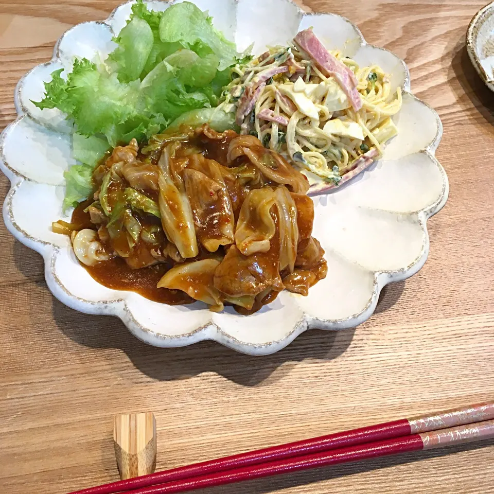 Snapdishの料理写真:初挑戦！回鍋肉。

今夜は回鍋肉と中華風サラスパ|Momo Hanaさん