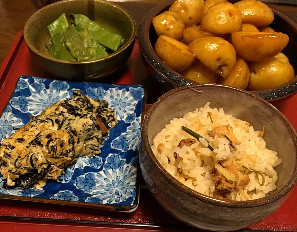 晩ごはん  じゃが芋の煮っころがし モロッコインゲンの炒め 山菜ほたてごはん ひじき入り卵焼き|ぽんたさん