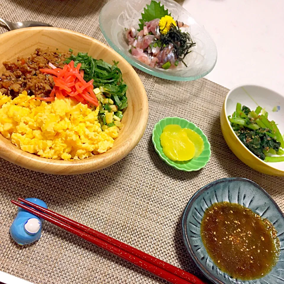 三色丼🍚🐣🐔🌿|Meguxwさん