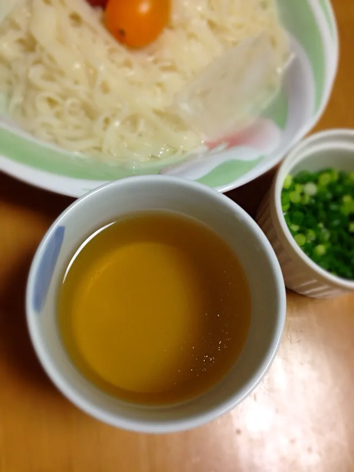 普通に見えますが・・・🍅トマトの出汁と稲庭うどん|Yu Yu mamaさん