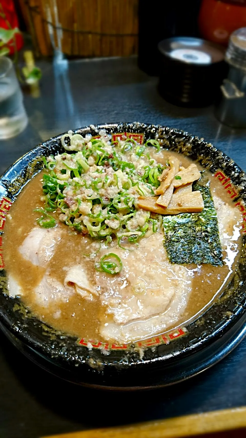 豚骨ラーメンネギ多めチョイコテ|よちやまさん