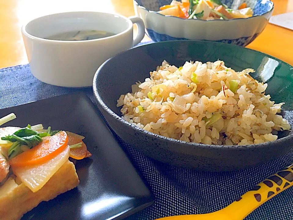 大根と雑魚の玄米炒めご飯、大根と厚揚げの炒め物水菜和え、水菜のかきたまスープ❃lunch❃|tokkoさん