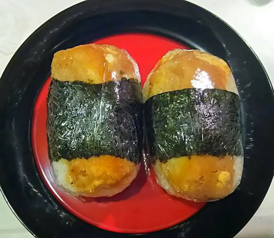 カツ丼🍙(中に半切れ🐽上に一切れ🐷)
しみしみじゅわ～😋💖|みうのすけさん