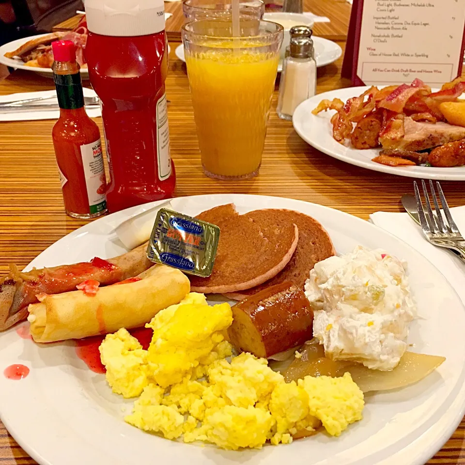 Snapdishの料理写真:The buffet breakfast at excalibur las vegas|shaine91さん