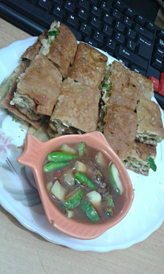 Snapdishの料理写真:martabak telor😋😋🍴|metha marantikaさん