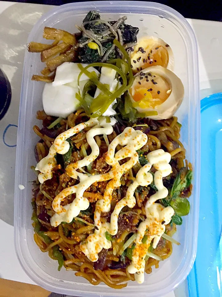 Snapdishの料理写真:パパお弁当🍱  ソース焼きそば  煮卵  豆もやしとえのき茸モロヘイヤの胡麻和え  きんぴらごぼう  昆布とキャベツの酢漬け  蕪の漬物|ch＊K*∀o(^^*)♪さん