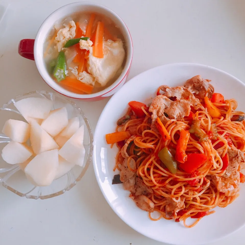 トマトソースパスタとオクラ・卵のスープ|saaaasanさん