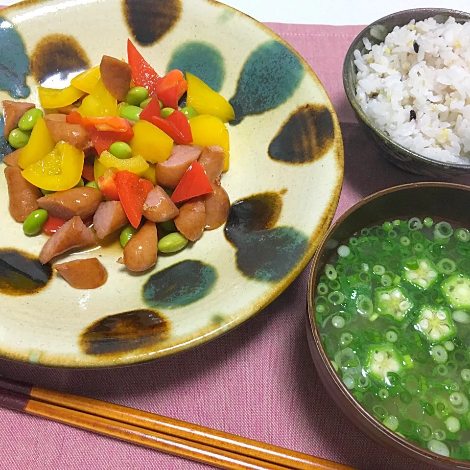 カラフル野菜とウインナーのさっぱり炒め|naomiさん