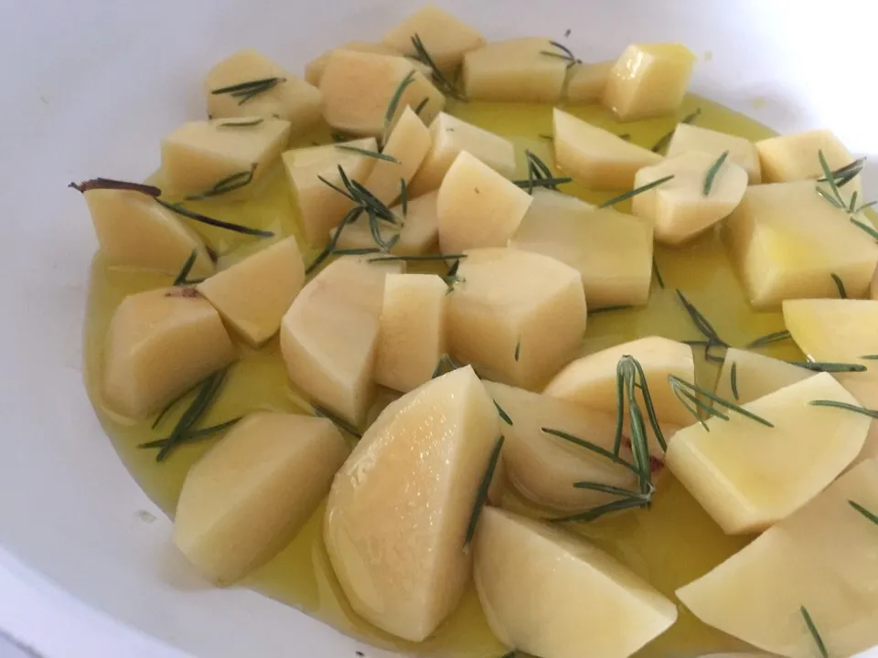 Patate al rosmarino

#cucina #ricette|matteo pisanoさん