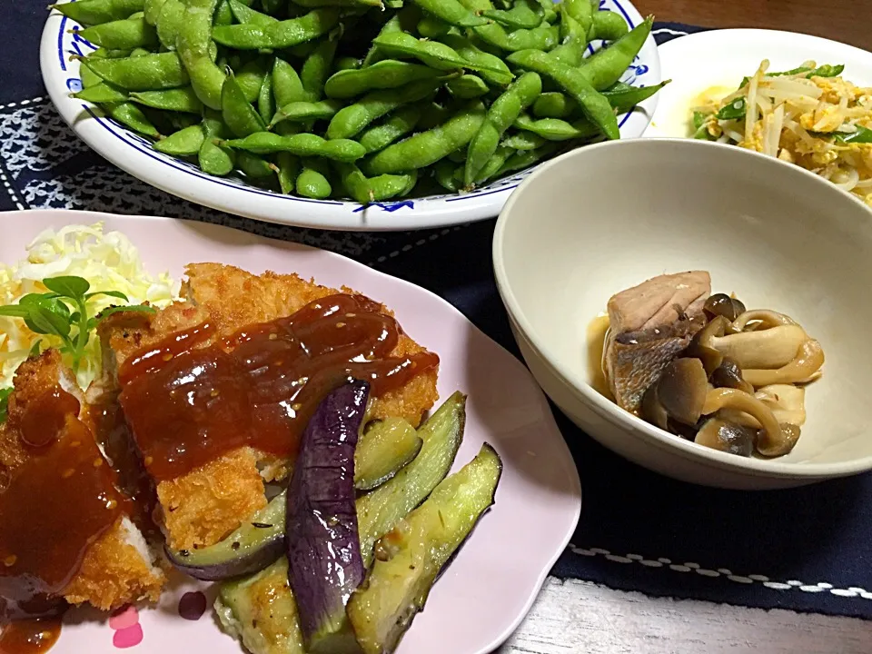 味噌カツ・えだまめ・ぶりしめじ・もやしささみ炒め
怒涛の1週間だったからねー！スタミナつけなきゃー！|Yuko Kisoさん